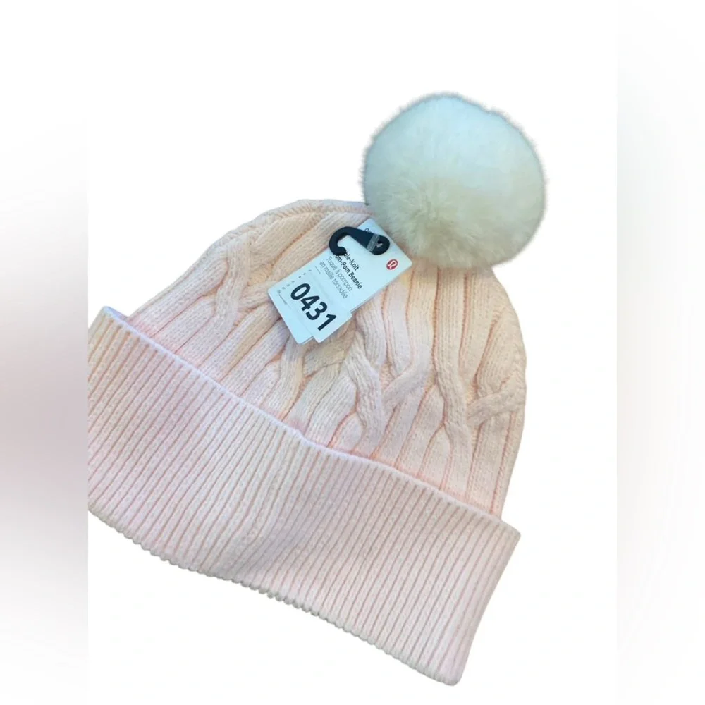 NWT Lululemon cable knit Pom Pom beanie